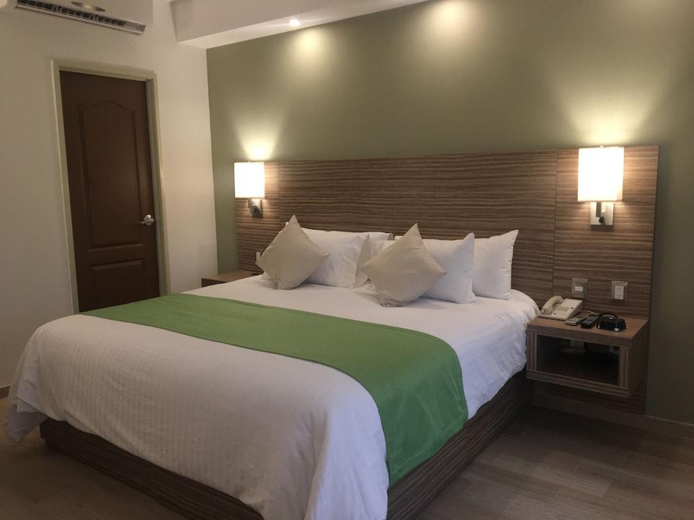 Wyndham Garden Monterrey Valle Real Exteriör bild
