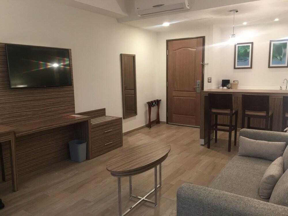 Wyndham Garden Monterrey Valle Real Exteriör bild