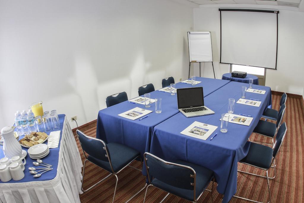Wyndham Garden Monterrey Valle Real Business bild